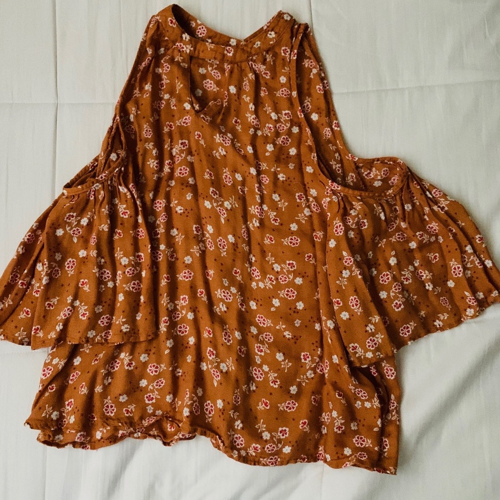 Arizona Jean Bell sleeve top with flower print